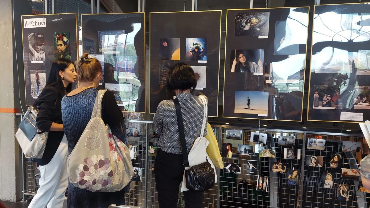 FOTOŚ świętuje 15. urodziny – wyjątkowa wystawa w Parku Tradycji!
