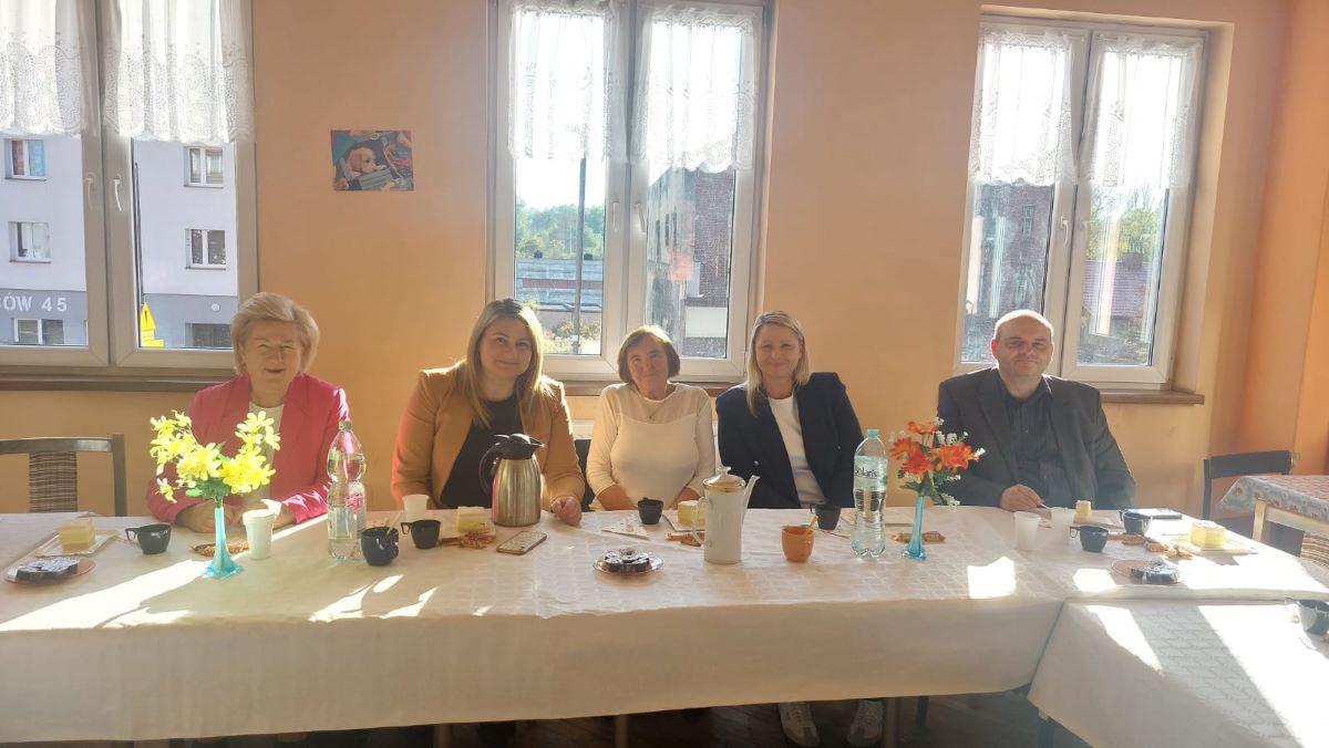 Polski Związek Niewidomych obchodzi Święto Białej Laski z lokalnymi liderami