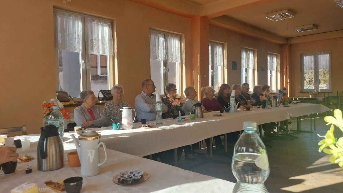 Polski Związek Niewidomych obchodzi Święto Białej Laski z lokalnymi liderami