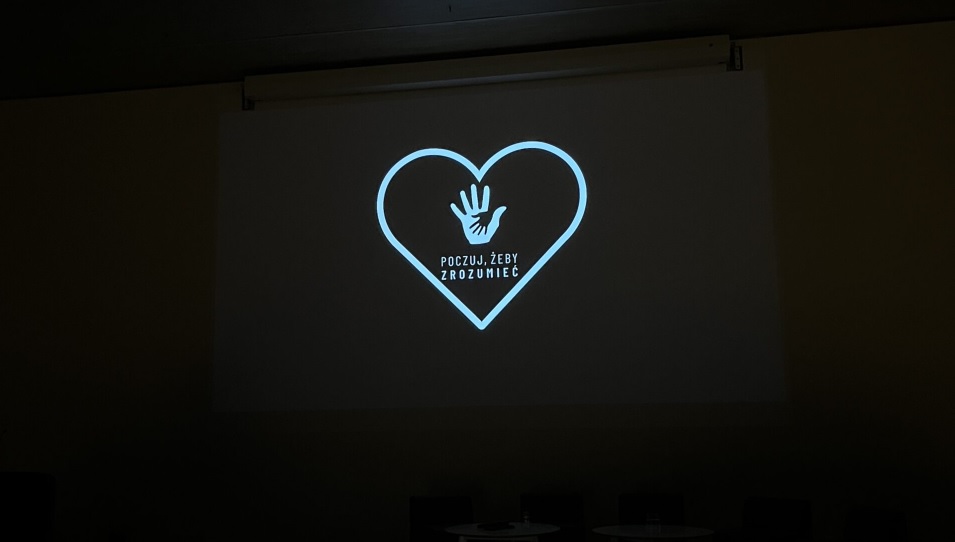 „Poczuj, żeby zrozumieć” – konferencja, która zmienia spojrzenie na życie seniorów