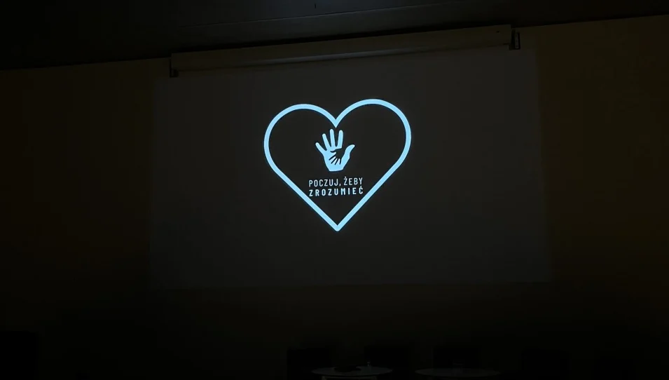 „Poczuj, żeby zrozumieć” – konferencja, która zmienia spojrzenie na życie seniorów