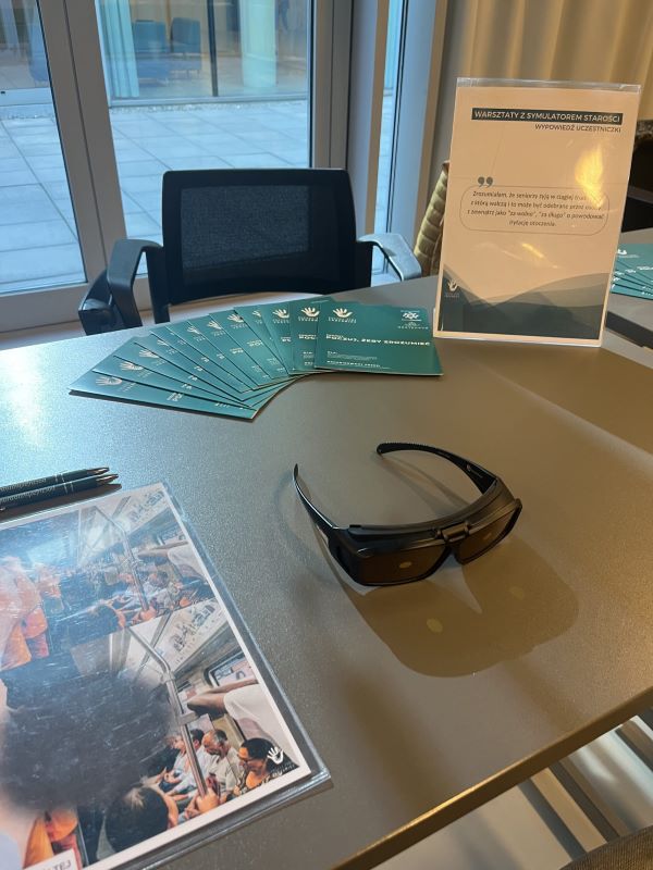 „Poczuj, żeby zrozumieć” – konferencja, która zmienia spojrzenie na życie seniorów