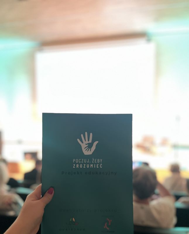 „Poczuj, żeby zrozumieć” – konferencja, która zmienia spojrzenie na życie seniorów