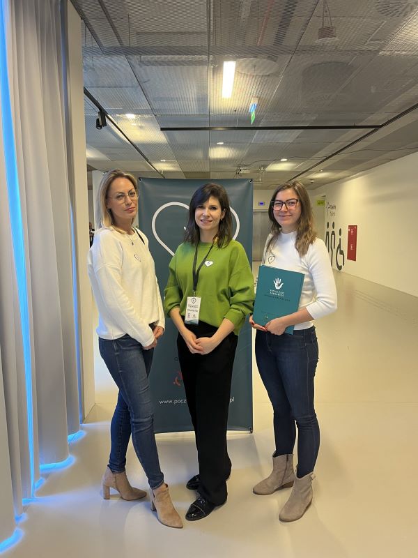 „Poczuj, żeby zrozumieć” – konferencja, która zmienia spojrzenie na życie seniorów