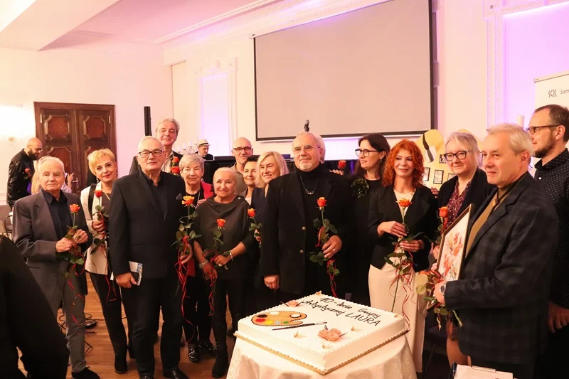 10 lat sztuki i pasji: jubileusz grupy artystycznej „Laura”