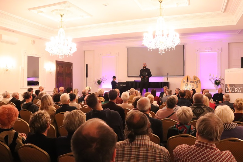 10 lat sztuki i pasji: jubileusz grupy artystycznej „Laura”