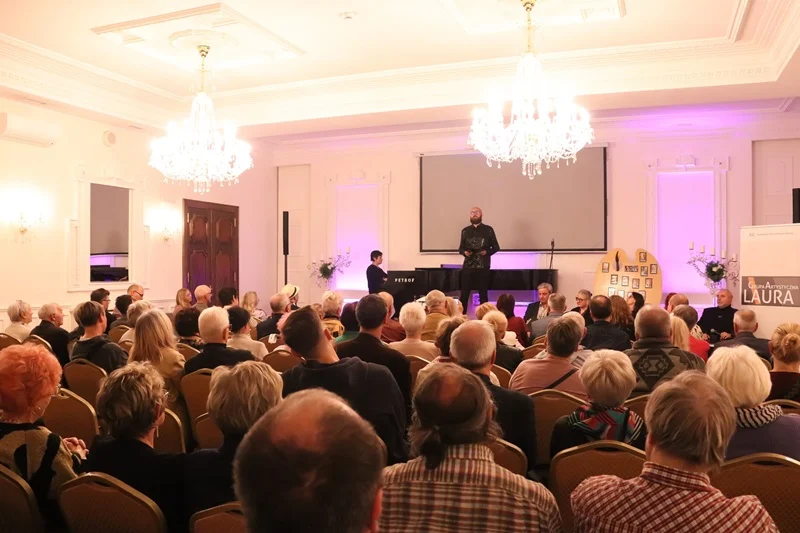 10 lat sztuki i pasji: jubileusz grupy artystycznej „Laura”