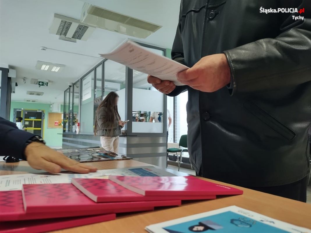 "Bezpiecznie, zdrowo, bezgotówkowo" - ZUS i Policja uczą, jak nie dać się zwieść!