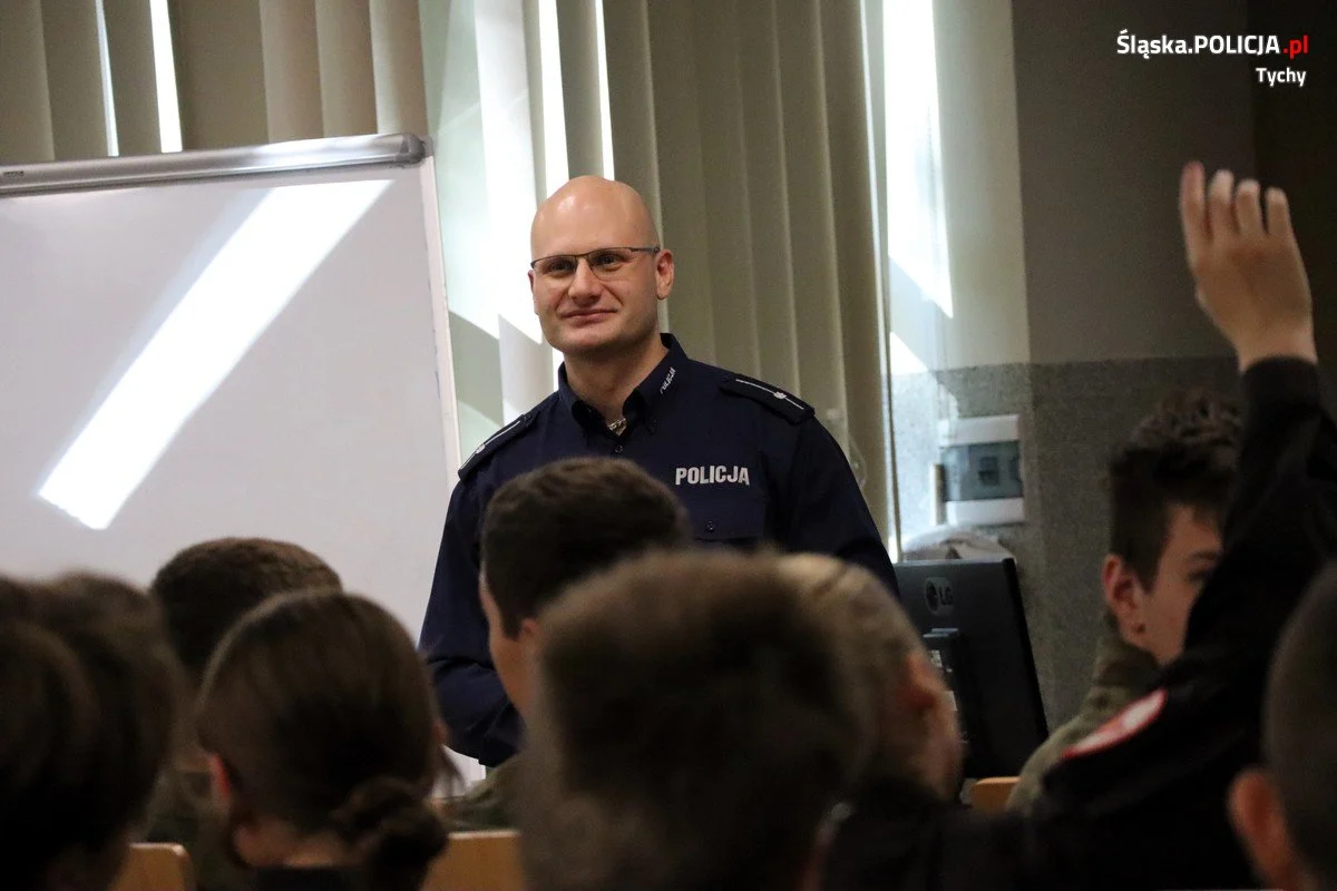 Dzień z życia mundurowego: uczniowie klas mundurowych poznają tajniki służby