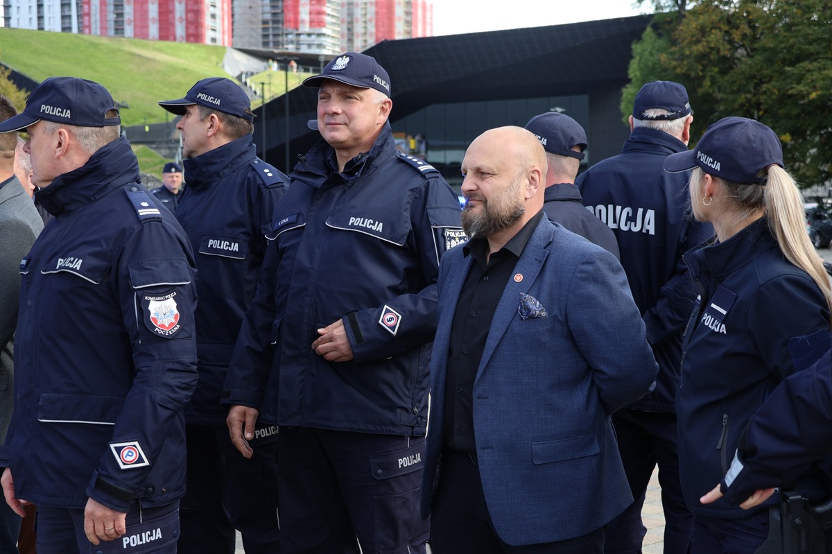 Nowy radiowóz dla Komisariatu Policji w Orzeszu!