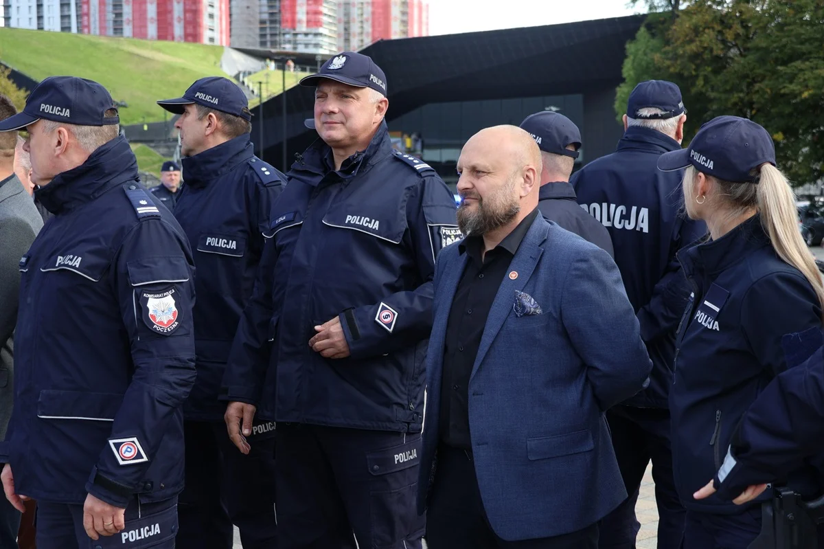 Nowy radiowóz dla Komisariatu Policji w Orzeszu!