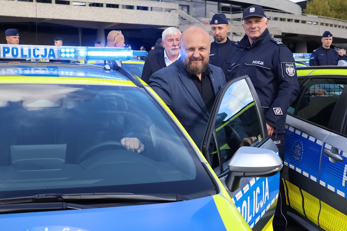 Nowy radiowóz dla Komisariatu Policji w Orzeszu!