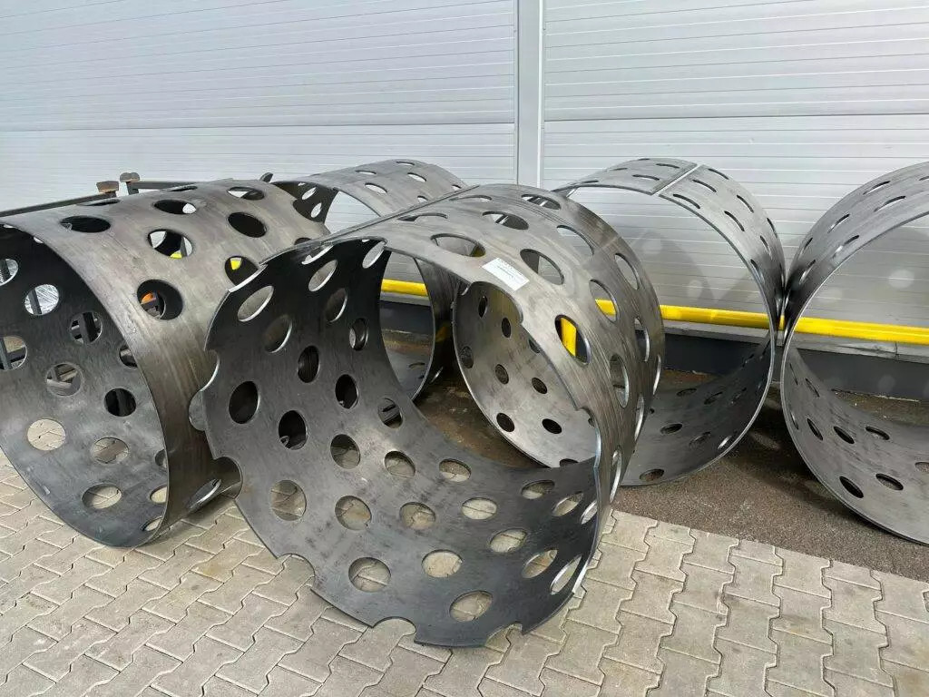 W jaki sposób walcowanie stali kształtuje wytrzymałe elementy metalowe?