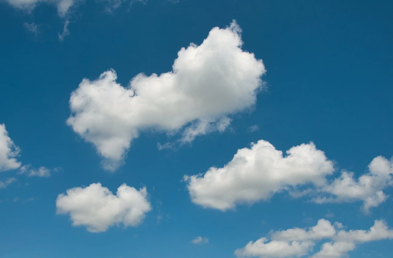 Bezchmurne niebo i wyższe temperatury – prognoza pogody na weekend [18.10-20.10]