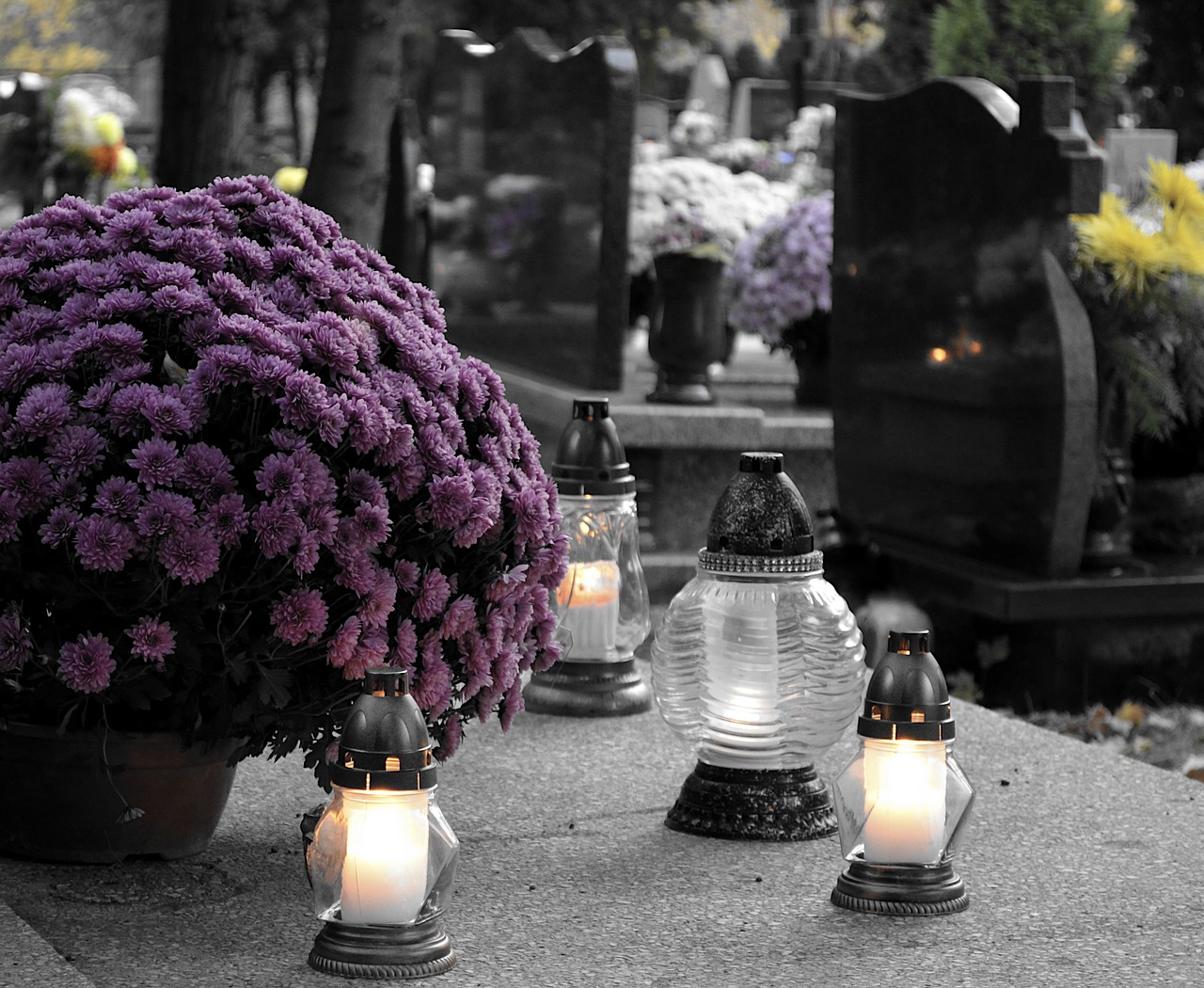 Zadbaj o bezpieczeństwo podczas przygotowań do Dnia Wszystkich Świętych – kluczowe porady