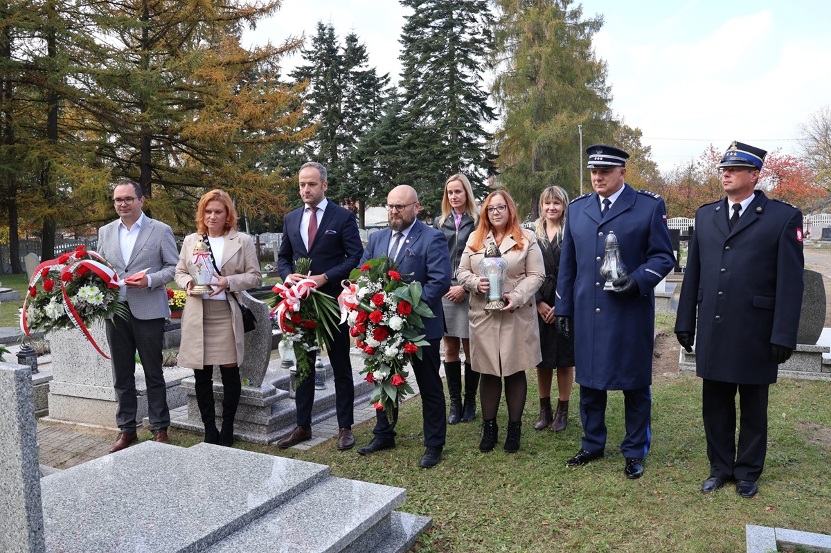 Hołd bohaterom narodowym w świetle Dnia Wszystkich Świętych