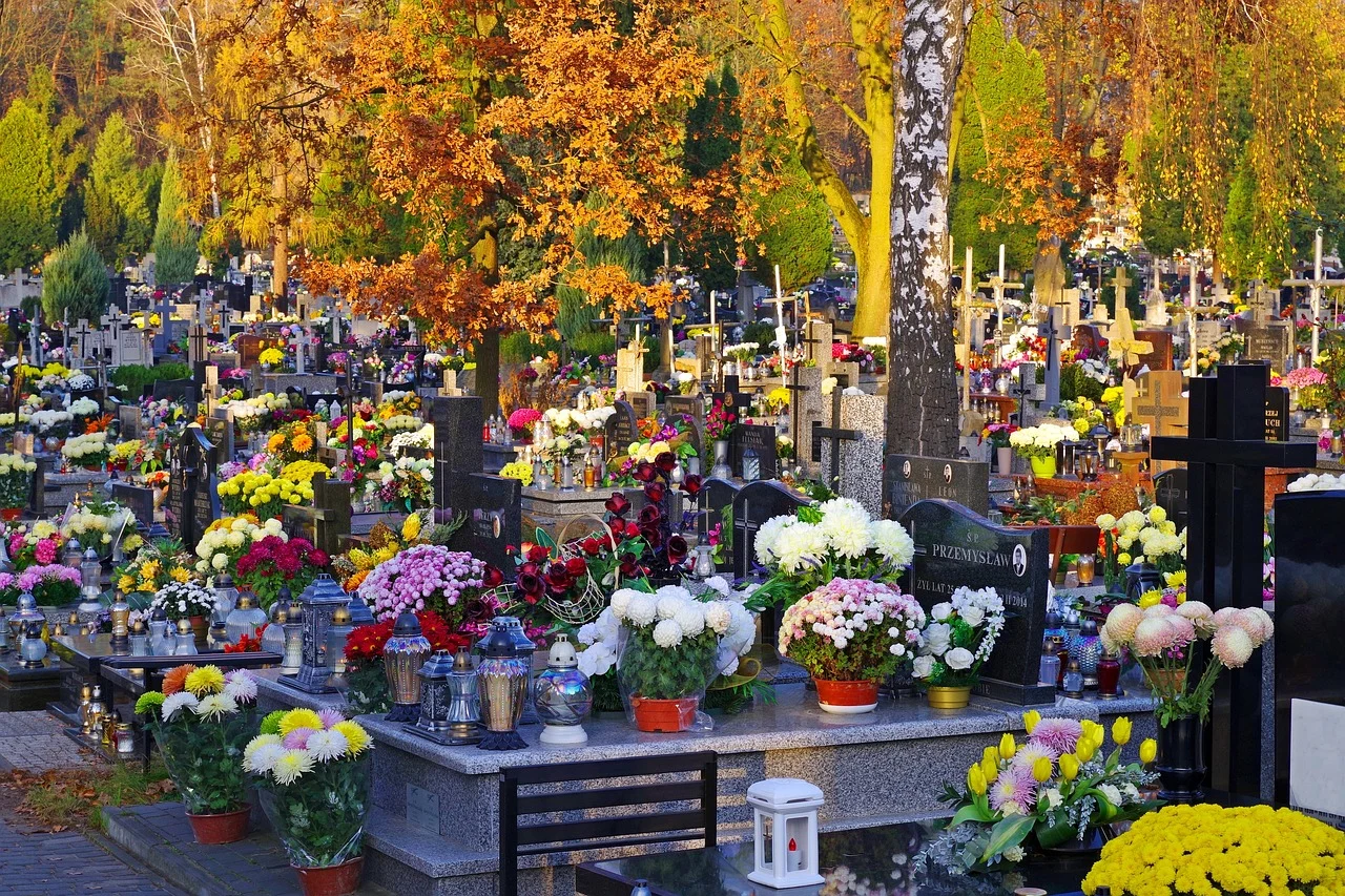 Bezpieczna podróż na cmentarz – najważniejsze zasady i zmiany w ruchu drogowym