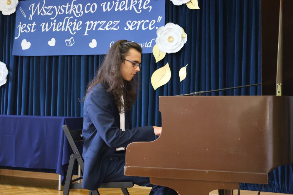 Medale, nagrody i gratulacje dla nauczycieli podczas Dnia Edukacji Narodowej 23