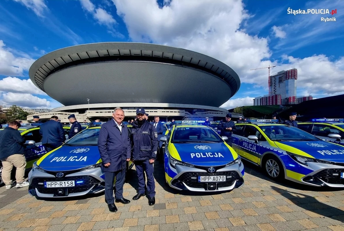 Nowe hybrydowe radiowozy dla rybnickiej Policji – ekologicznie i bezpiecznie!