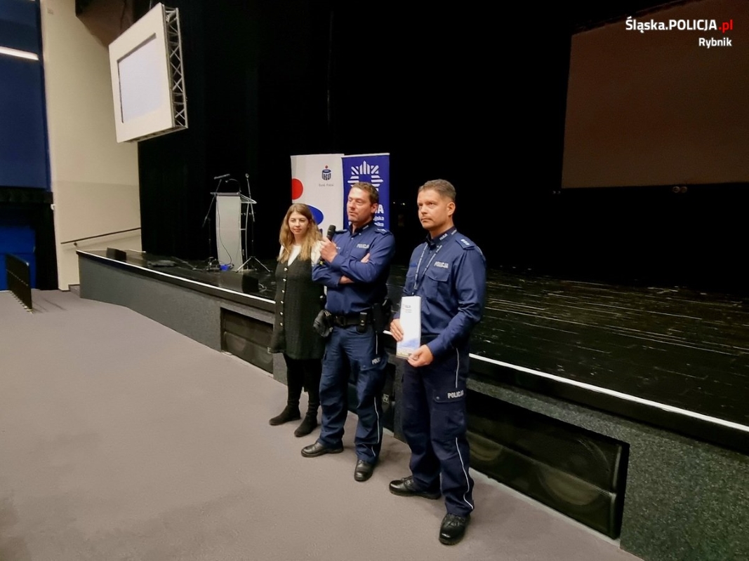 Zabezpiecz się przed oszustami: debata o bezpieczeństwie seniorów