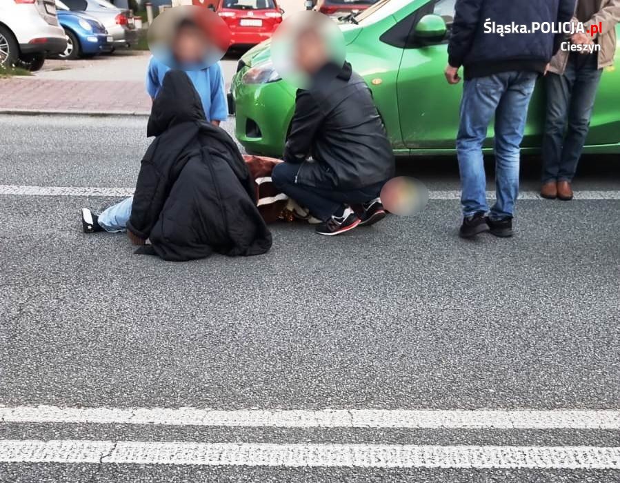 Szybka reakcja policjanta poza służbą: pomoc poszkodowanym w wypadku