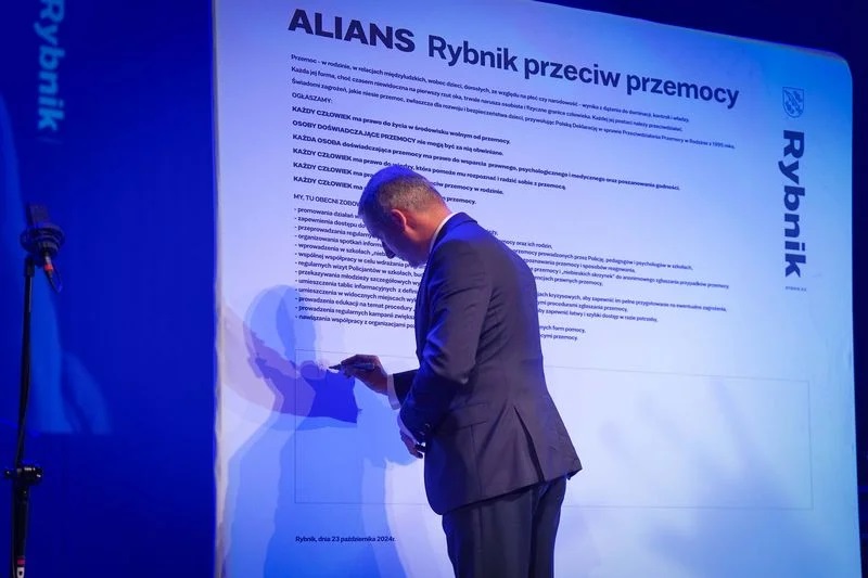 Niebieska Kampania w Rybniku: lokalne instytucje łączą siły w walce z przemocą