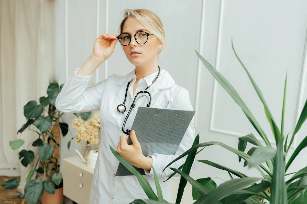 Medycyna pracy: co warto wiedzieć o niezbędnych dla pracowników badaniach?