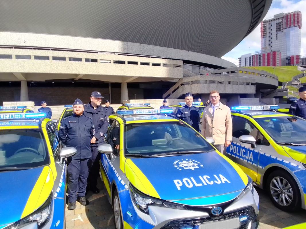 Dwa hybrydowe radiowozy z dofinansowania miasta trafiły do bytomskiej policji