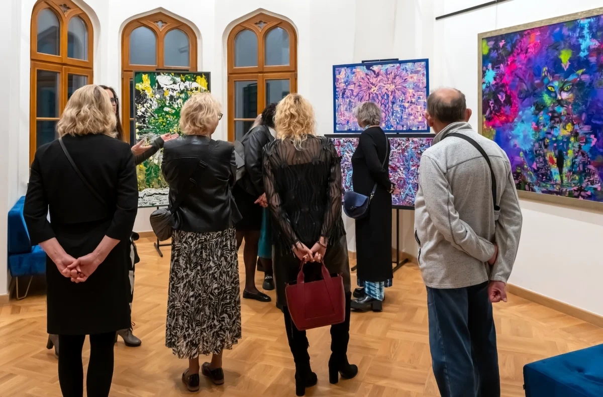 Świat pełen barw w Pałacu w Miechowicach – wystawa Katarzyny Szarapo-Wach