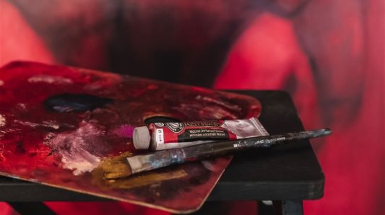 Wielowymiarowa podróż na płótnach: wernisaż Magdaleny Wesołowskiej już w piątek