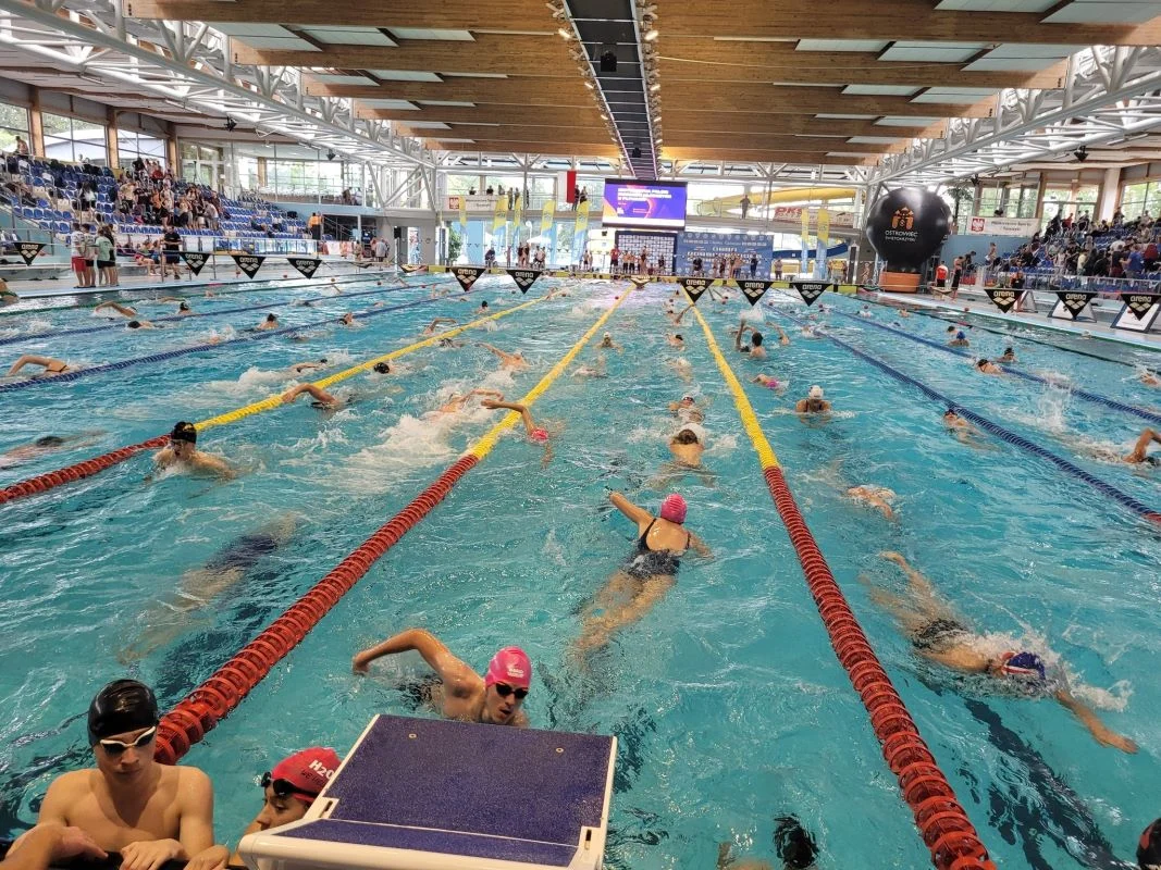Bytomscy pływacy triumfują w Gliwicach! Nowe rekordy i mistrzowskie medale