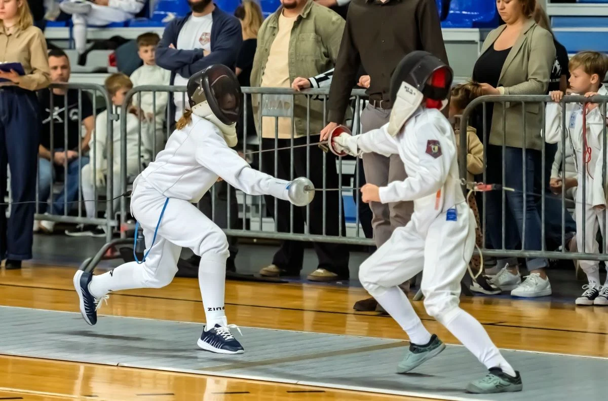 Szpady w ruchu! Międzynarodowy turniej szermierczy w Bytomiu przyciąga tłumy