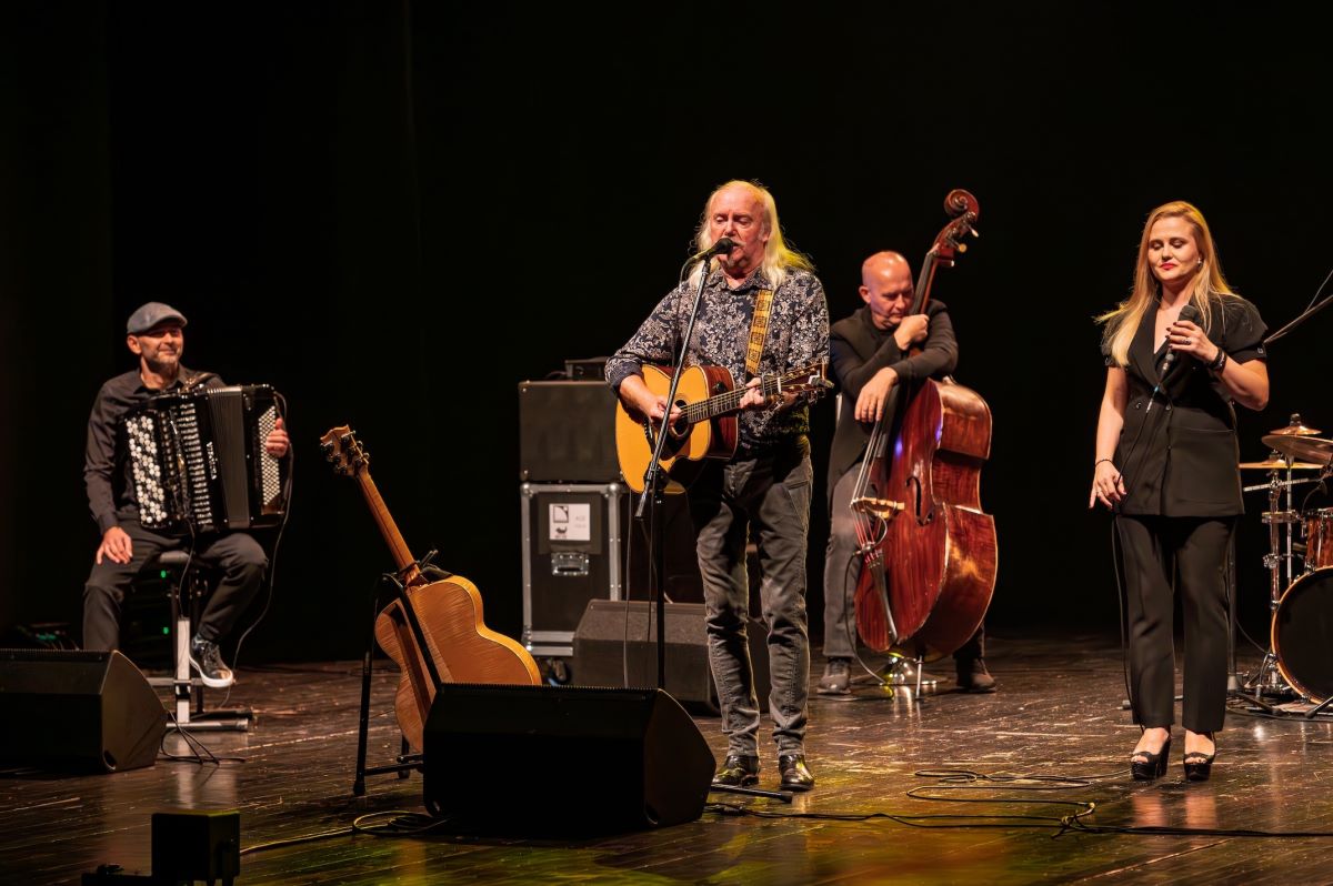 Rodzinne spotkanie muzyczne: Sikorowscy w magicznym duecie na scenie Beceku