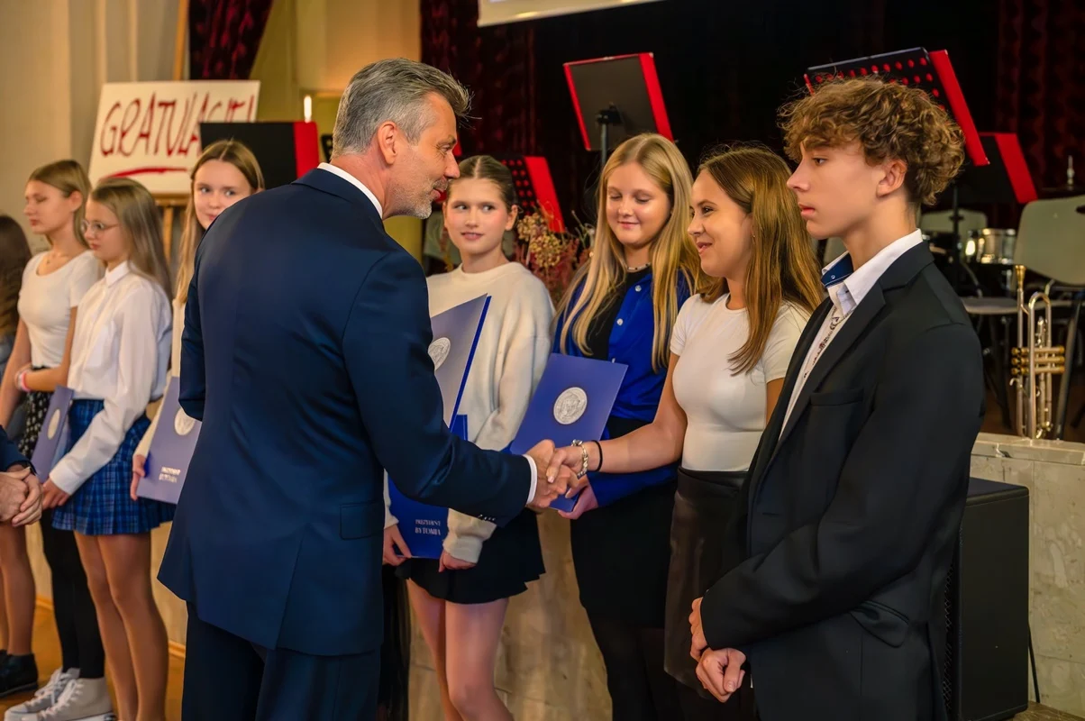 Bytom nagradza najlepszych uczniów: wyjątkowe talenty docenione przez władze miasta
