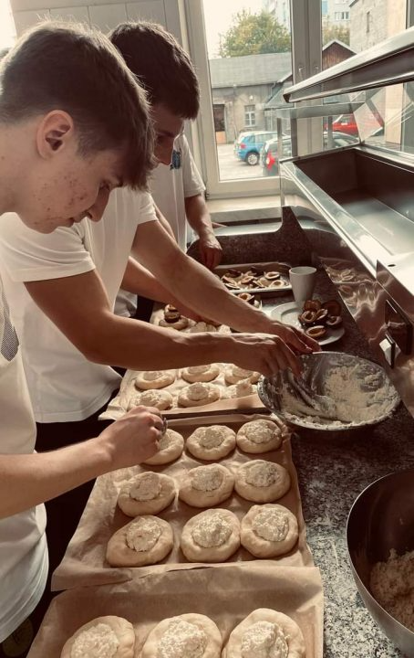 Uczniowie z Sosnowca korzystają z nowej pracowni piekarsko-cukierniczej