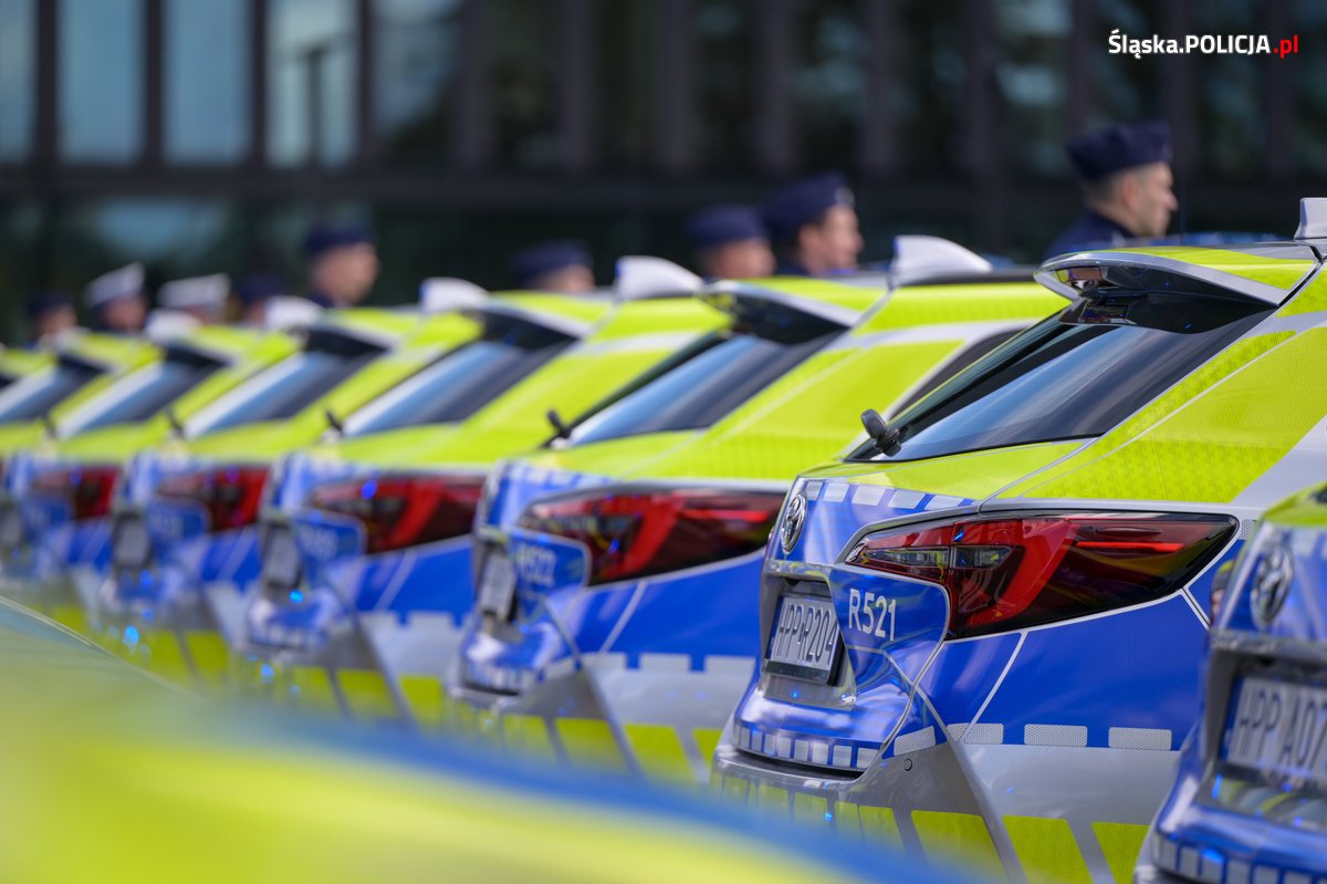 Nowe radiowozy zasiliły flotę śląskiej Policji! Trzy pojazdy trafiły do Sosnowca