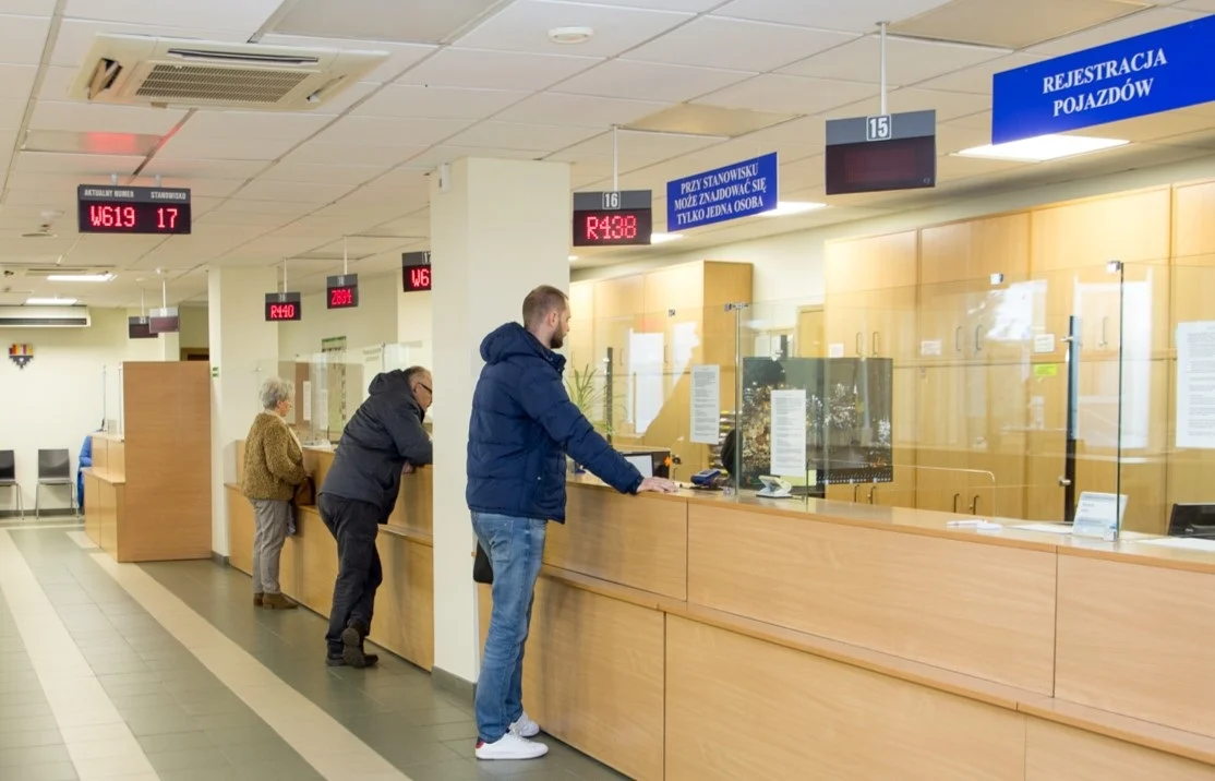 Odbiór dowodu rejestracyjnego i tablic rejestracyjnych w Katowicach przez 24h/dobę