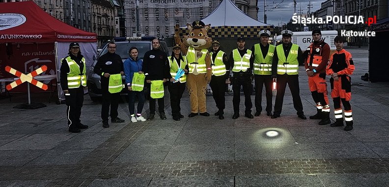 Ogólnopolski Policyjny Dzień Odblasków – katowiccy policjanci promują bezpieczeństwo