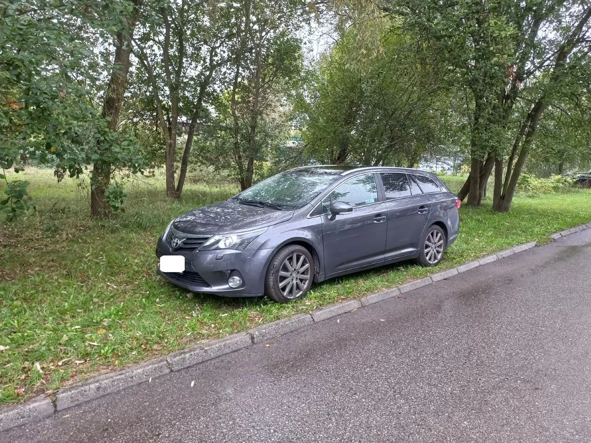 Parkowanie na trawnikach i chodnikach – straż miejska interweniowała 447 razy