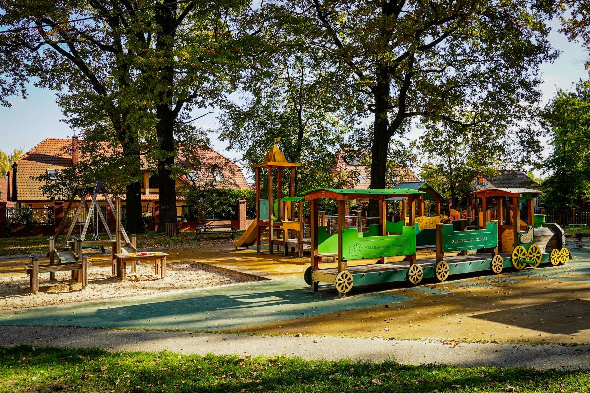 Katowice modernizują plac zabaw w historycznym parku Giszowieckim