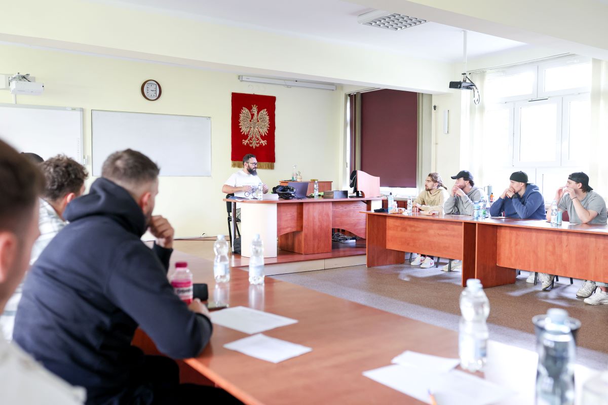 Nowy program aktywizacji hokeistów w Katowicach – szansa na karierę poza lodowiskiem