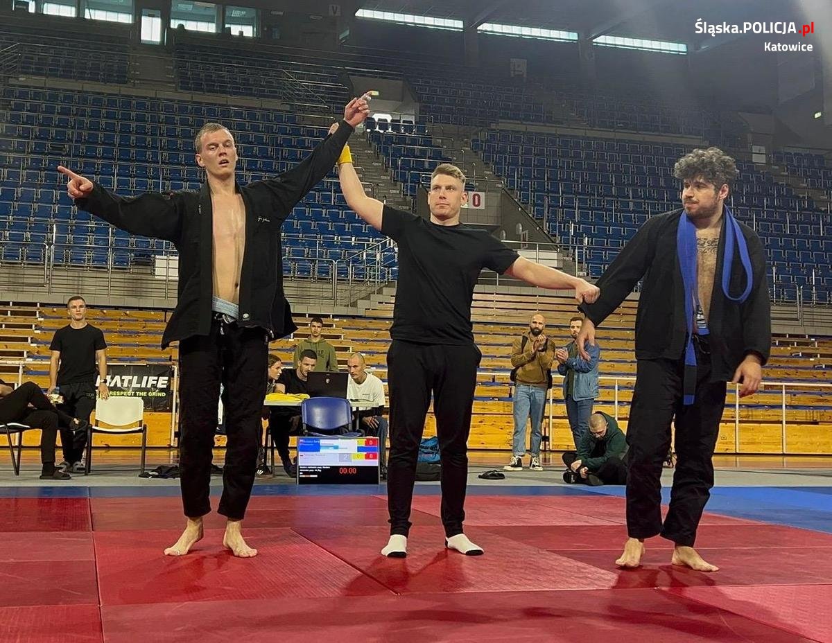 Katowicki policjant zdobywa złoto i srebro na turnieju Brazylijskiego Jiu Jitsu