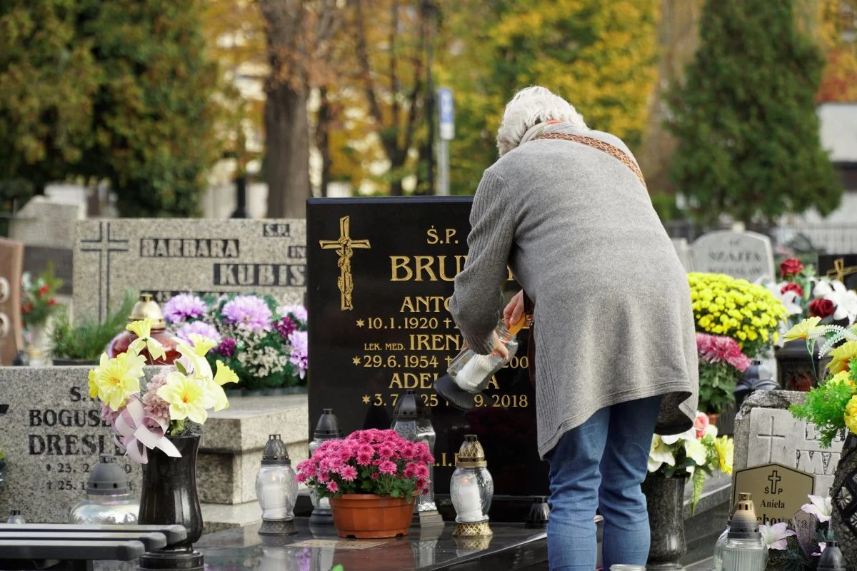 Wszystkich Świętych w Katowicach: najważniejsze informacje o ruchu i komunikacji