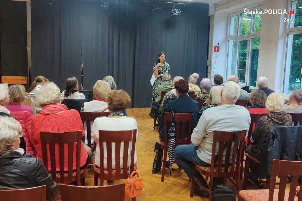 Żorski mundurowy i ZUS uczulają seniorów na zagrożenia – Weekend Seniora z kulturą