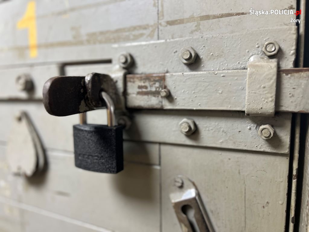 Cyklista próbował uciec przed policją. Trafił do celi za uchylanie się od alimentów...