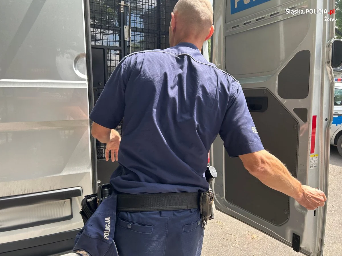 Policja w Żorach podczas interwencji zatrzymała poszukiwaną 29-latkę