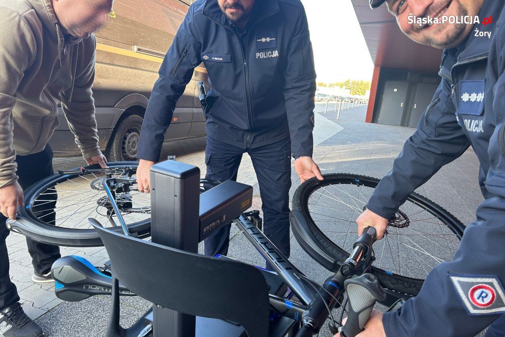 Bezpieczeństwo na dwóch kółkach – kolejna akcja znakowania rowerów w Żorach