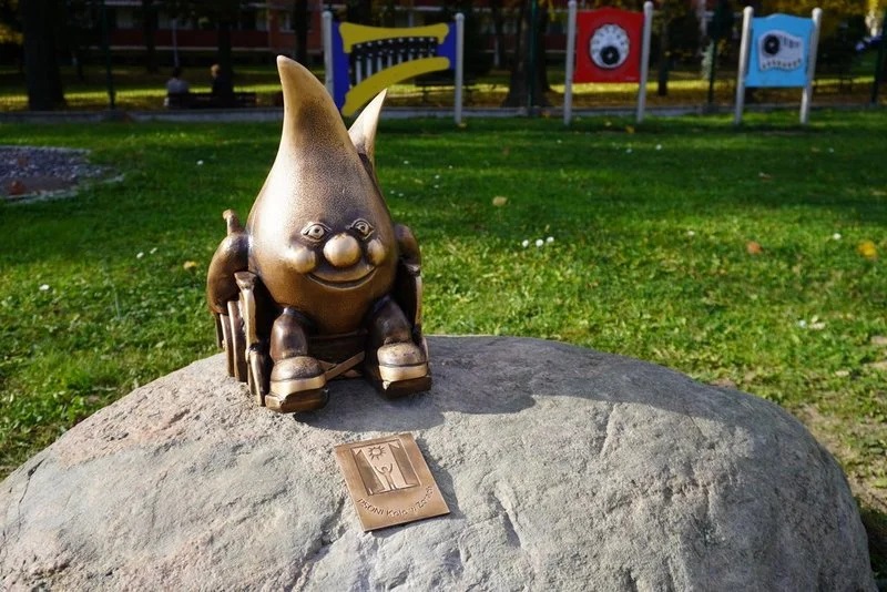 Nowy Żorek ozdabia integracyjny plac zabaw