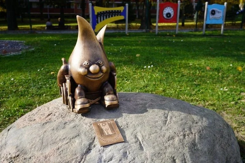 Nowy Żorek ozdabia integracyjny plac zabaw