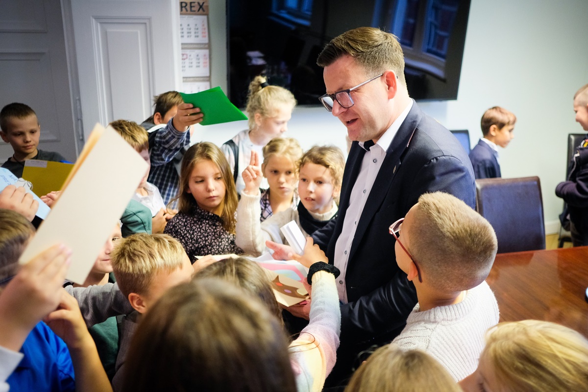 Chorzowscy uczniowie w Urzędzie Miasta 10